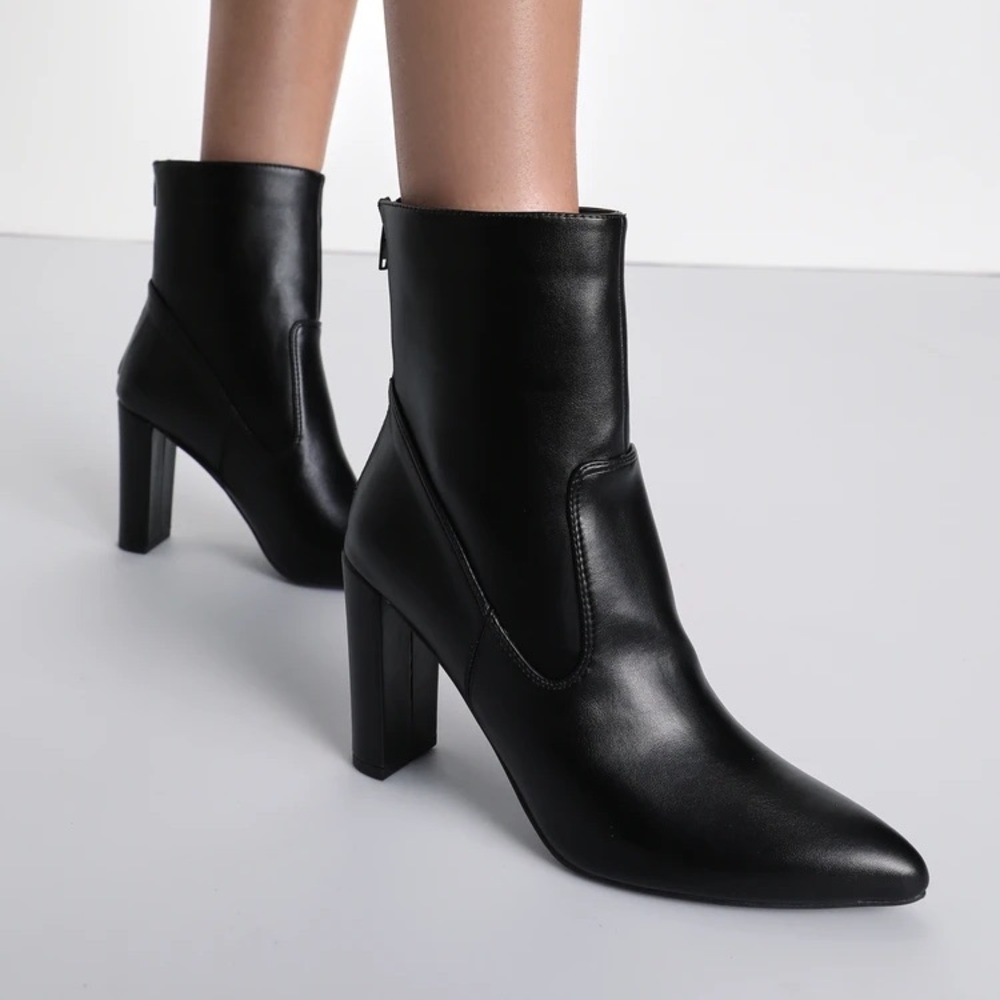 Lulu’s Phoenixx Black Pointed-Toe Ankle Booties Size 10 NEW